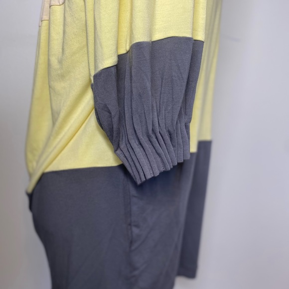 BCBGMAXAZRIA Color Block Tunic Size Small - Picture 3 of 8